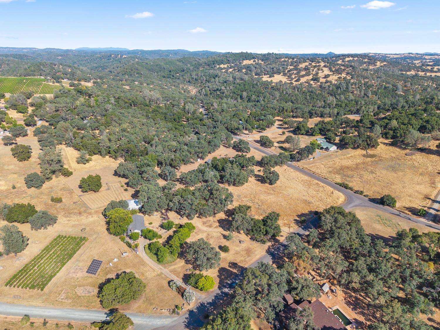 Detail Gallery Image 3 of 52 For 18350 Live Oak Ct, Plymouth,  CA 95669 - 3 Beds | 2/1 Baths