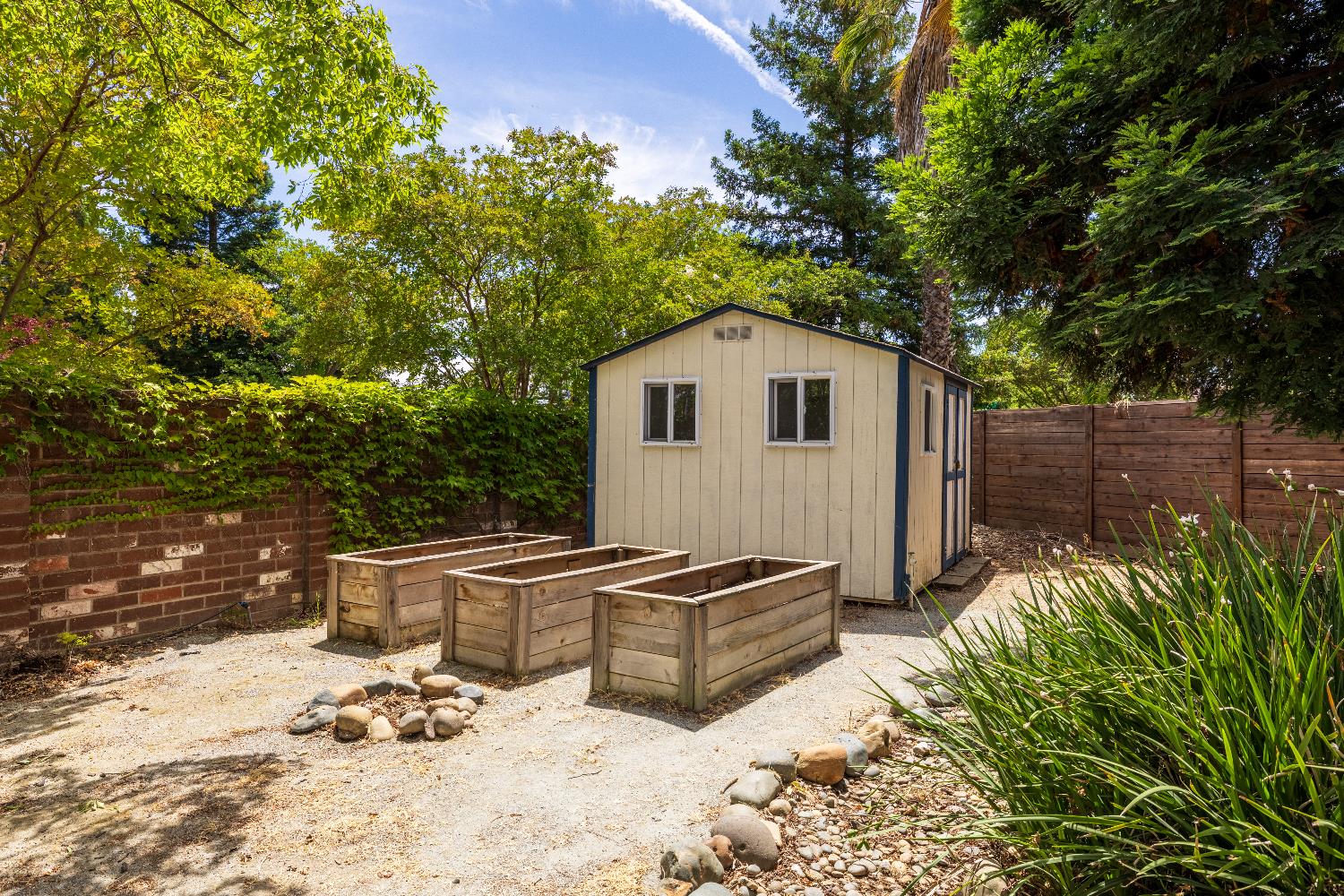 Detail Gallery Image 38 of 40 For 8932 Gemwood Way, Elk Grove,  CA 95758 - 3 Beds | 2/1 Baths