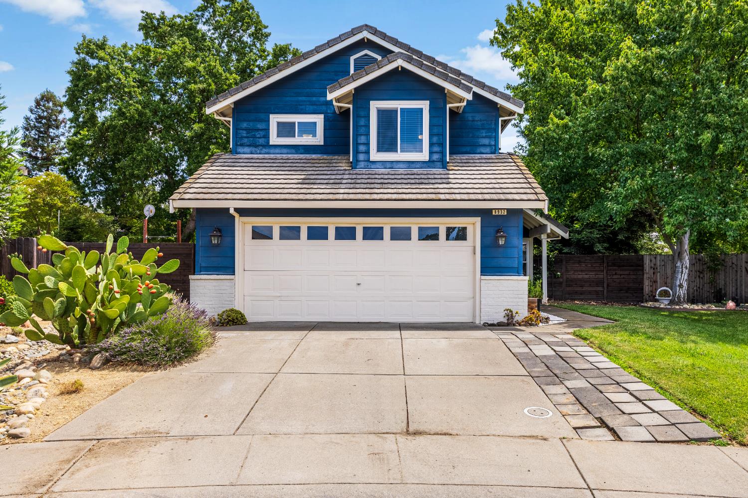 Detail Gallery Image 1 of 40 For 8932 Gemwood Way, Elk Grove,  CA 95758 - 3 Beds | 2/1 Baths