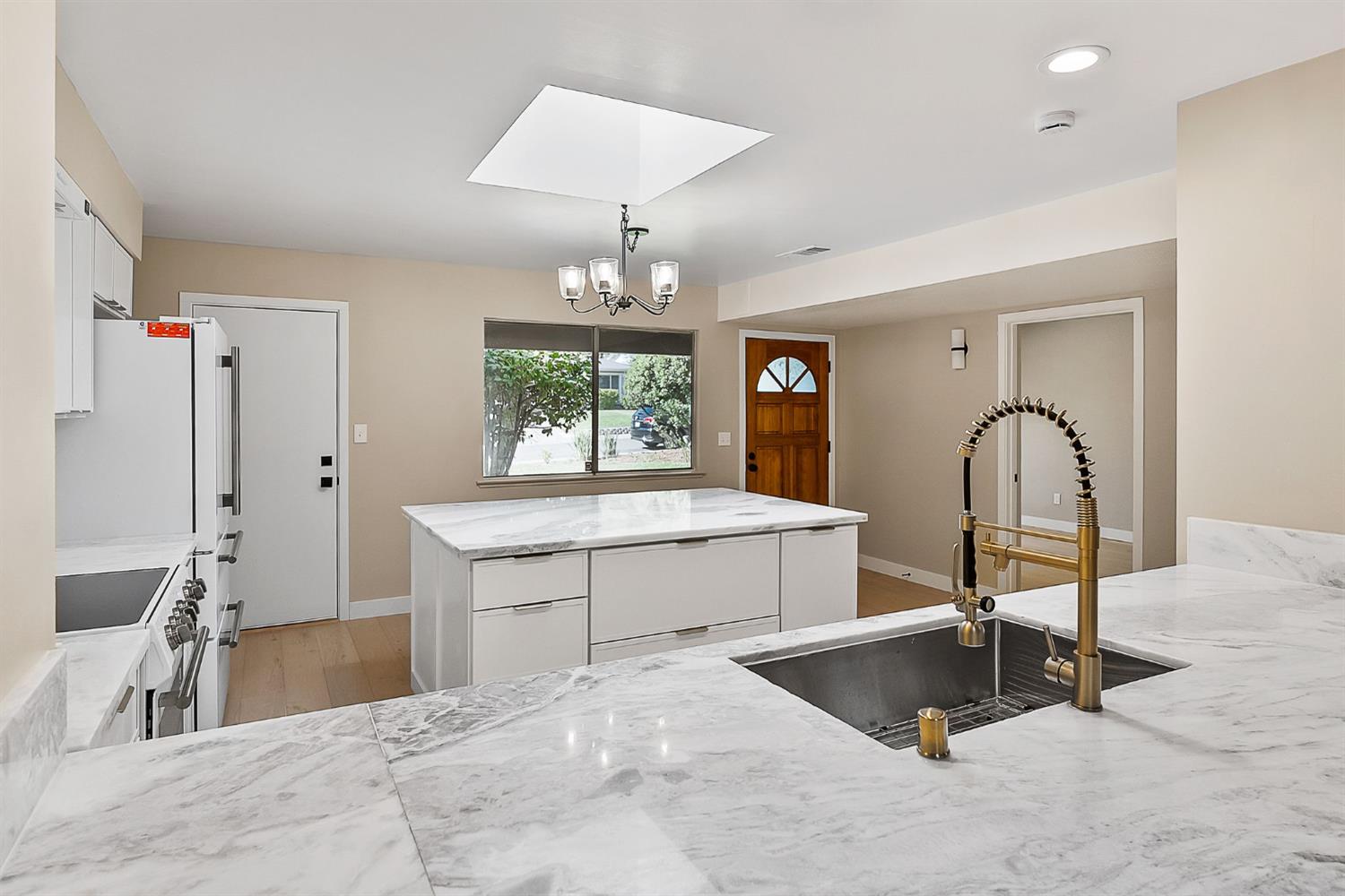 Detail Gallery Image 8 of 50 For 7548 Widgeon Way, Fair Oaks,  CA 95628 - 4 Beds | 2 Baths
