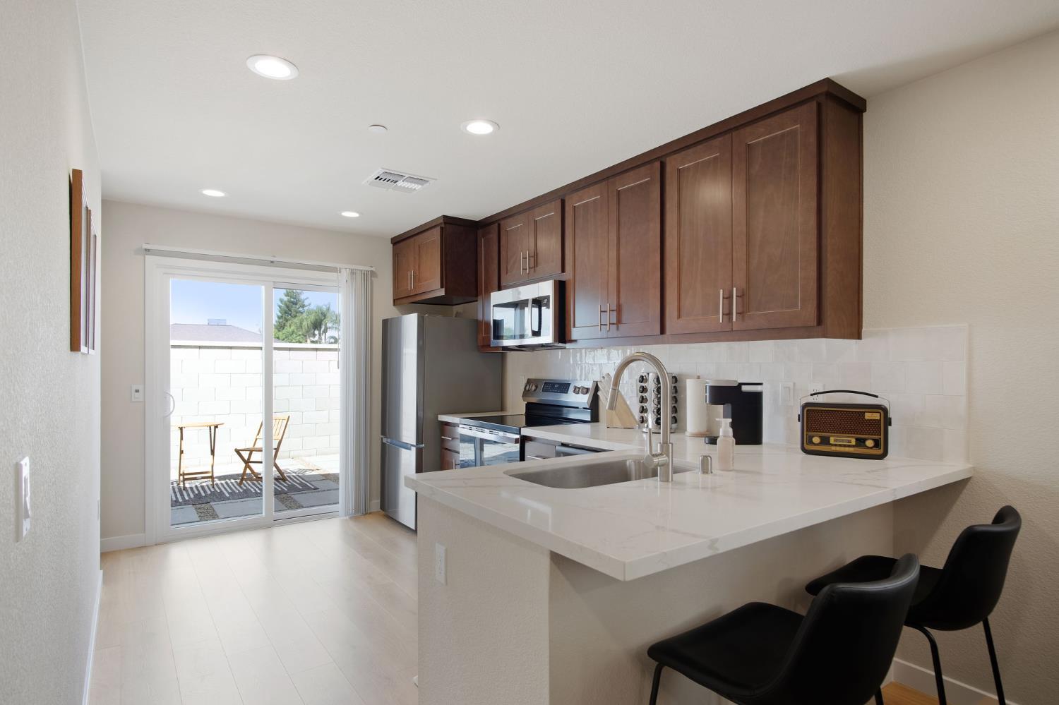 Detail Gallery Image 10 of 23 For 1222 Impression St, Turlock,  CA 95380 - 2 Beds | 2 Baths