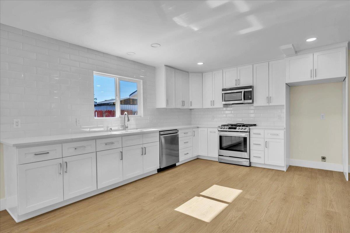 Detail Gallery Image 8 of 36 For 3125 Gladys Ave, West Sacramento,  CA 95691 - 2 Beds | 3/1 Baths