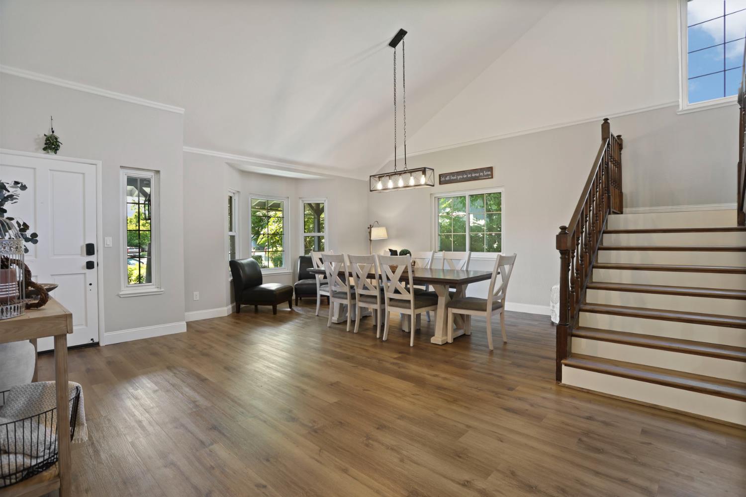 Detail Gallery Image 4 of 40 For 208 Palomar Dr, Lodi,  CA 95242 - 4 Beds | 3 Baths
