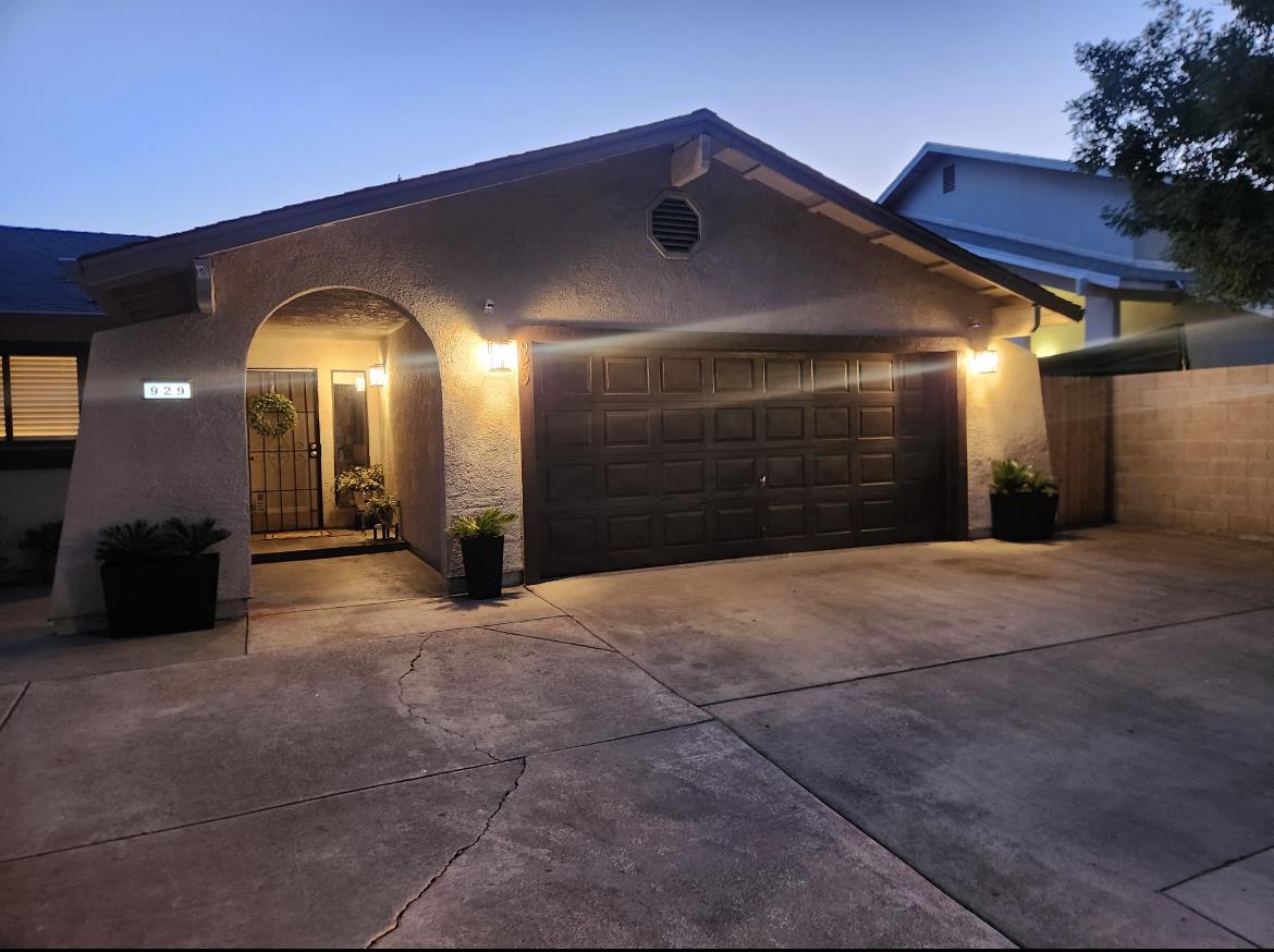 Detail Gallery Image 1 of 22 For 929 Inez, Modesto,  CA 95351 - 2 Beds | 2 Baths