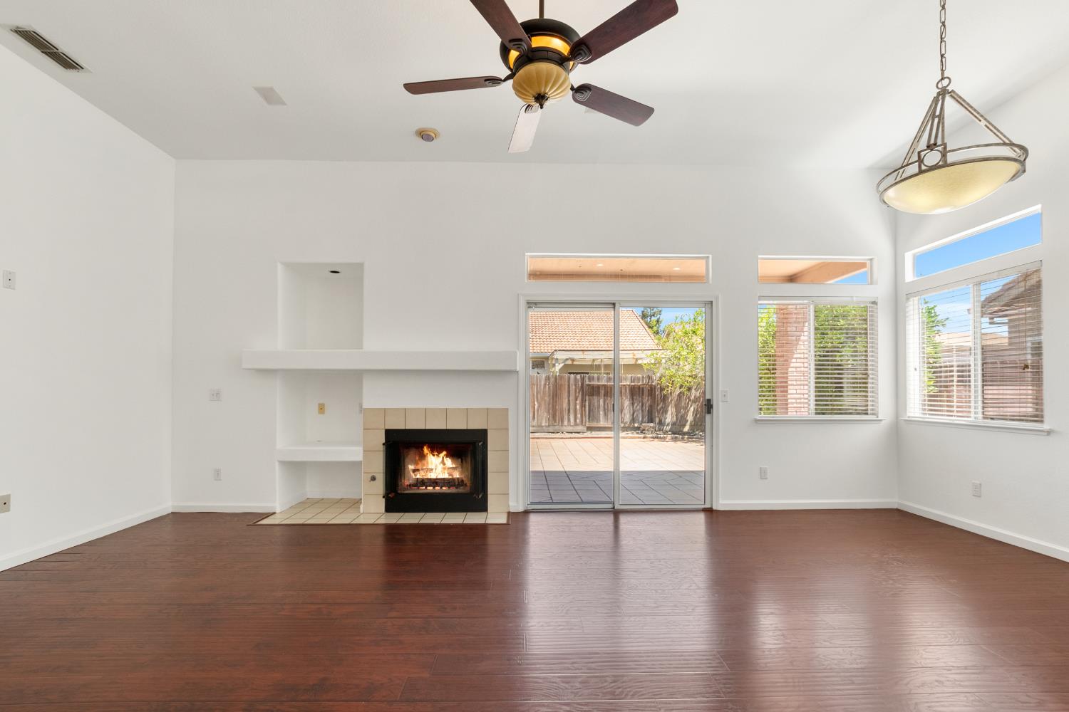 Detail Gallery Image 7 of 28 For 1929 Providence Way, Lodi,  CA 95242 - 4 Beds | 2 Baths