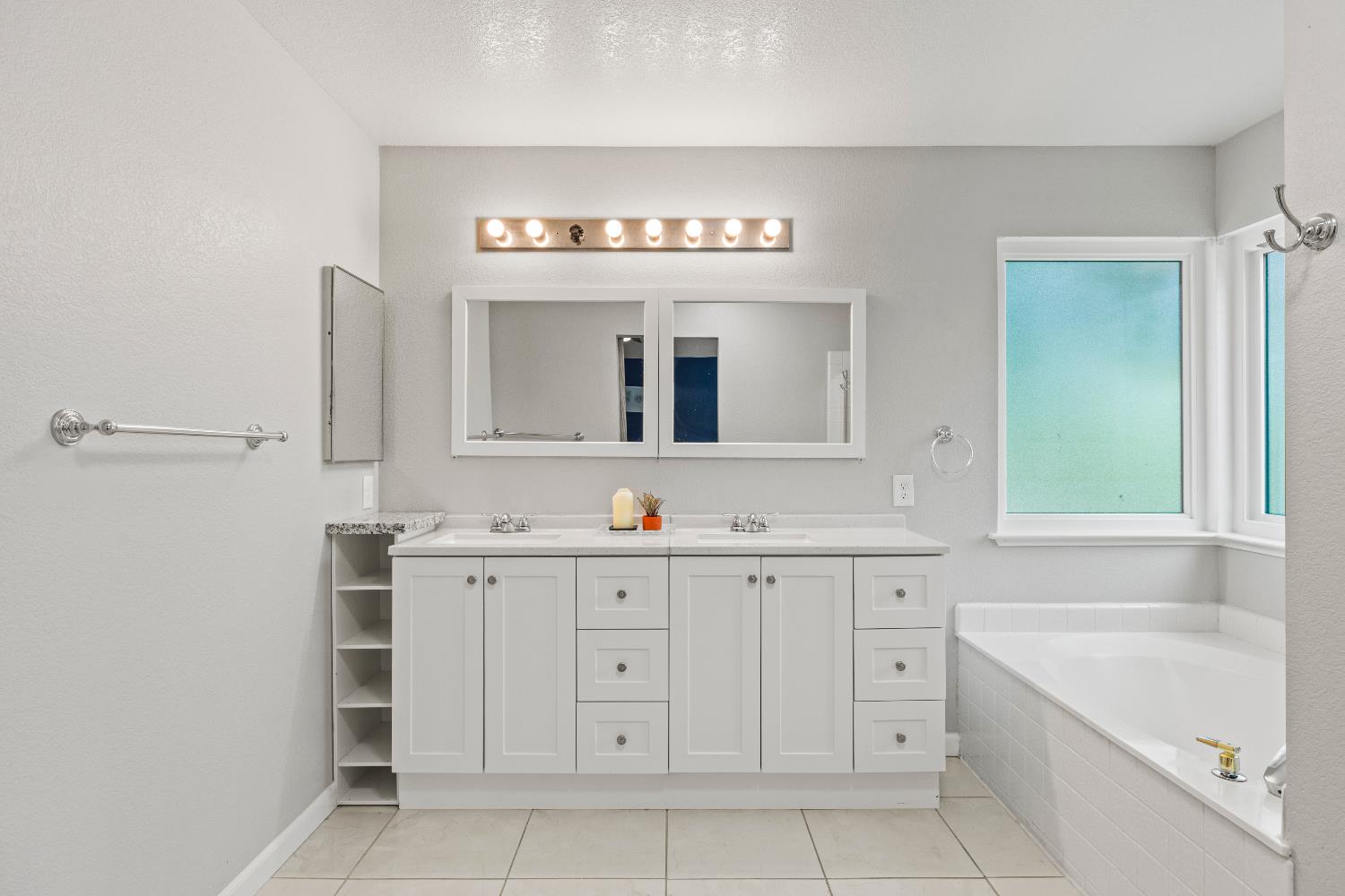 Detail Gallery Image 25 of 40 For 8932 Gemwood Way, Elk Grove,  CA 95758 - 3 Beds | 2/1 Baths