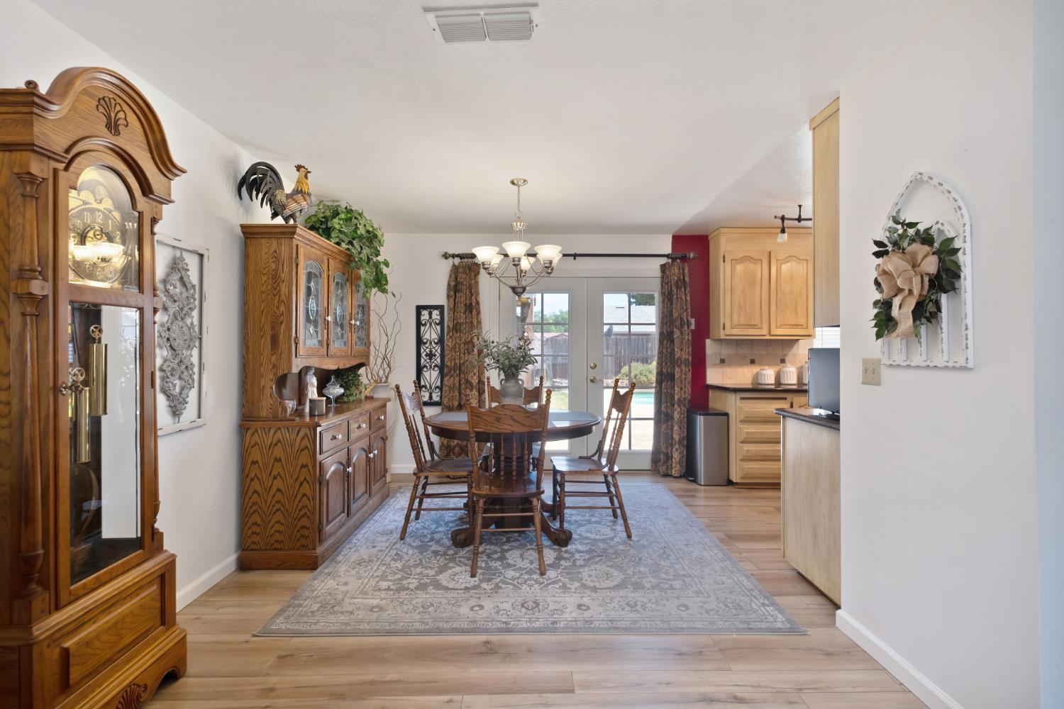 Detail Gallery Image 10 of 36 For 4209 Jump Ct, Sacramento,  CA 95826 - 5 Beds | 3 Baths