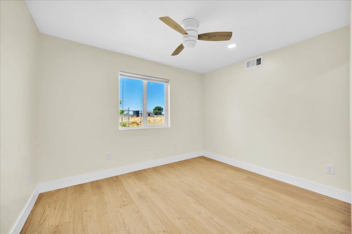 Detail Gallery Image 16 of 36 For 3125 Gladys Ave, West Sacramento,  CA 95691 - 2 Beds | 3/1 Baths