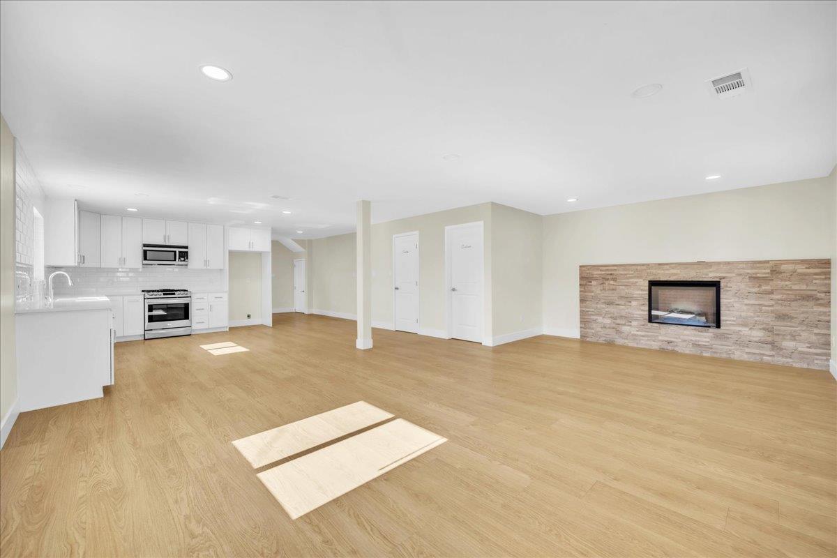 Detail Gallery Image 6 of 36 For 3125 Gladys Ave, West Sacramento,  CA 95691 - 2 Beds | 3/1 Baths