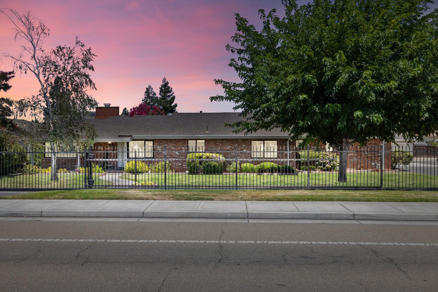 Detail Gallery Image 1 of 59 For 1287 W Valpico Rd, Tracy,  CA 95304 - 3 Beds | 2 Baths