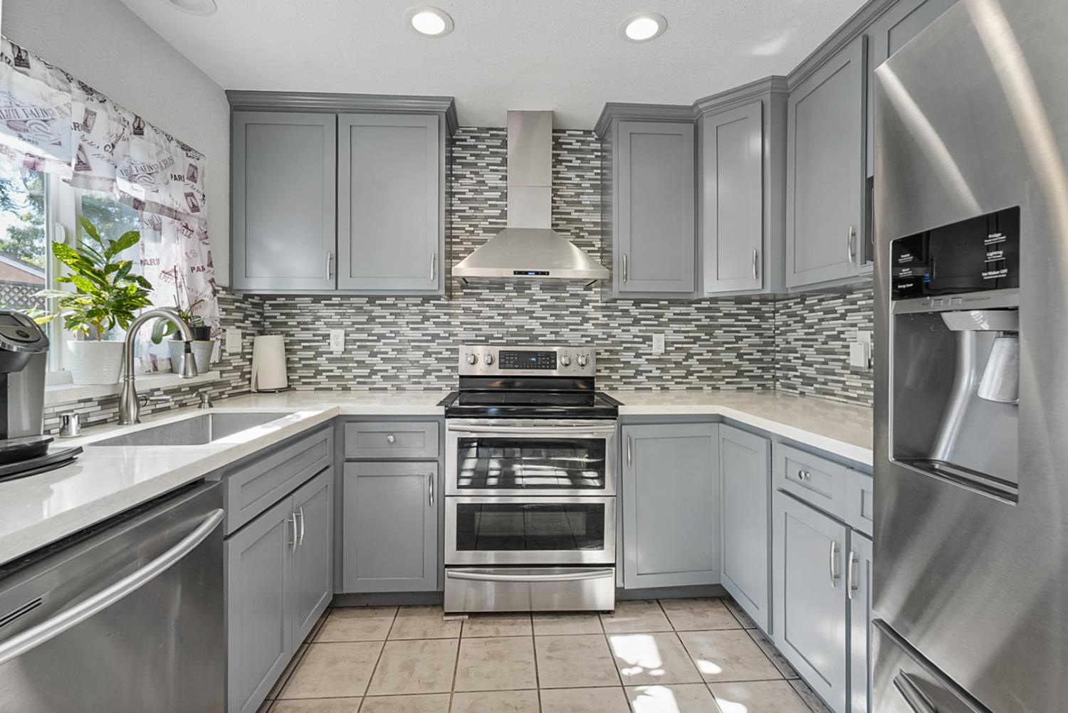 Detail Gallery Image 7 of 23 For 1050 Zion Ct, Tracy,  CA 95376 - 4 Beds | 2/1 Baths