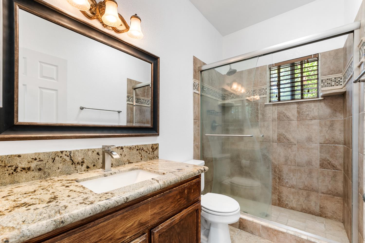 Detail Gallery Image 16 of 28 For 1929 Providence Way, Lodi,  CA 95242 - 4 Beds | 2 Baths