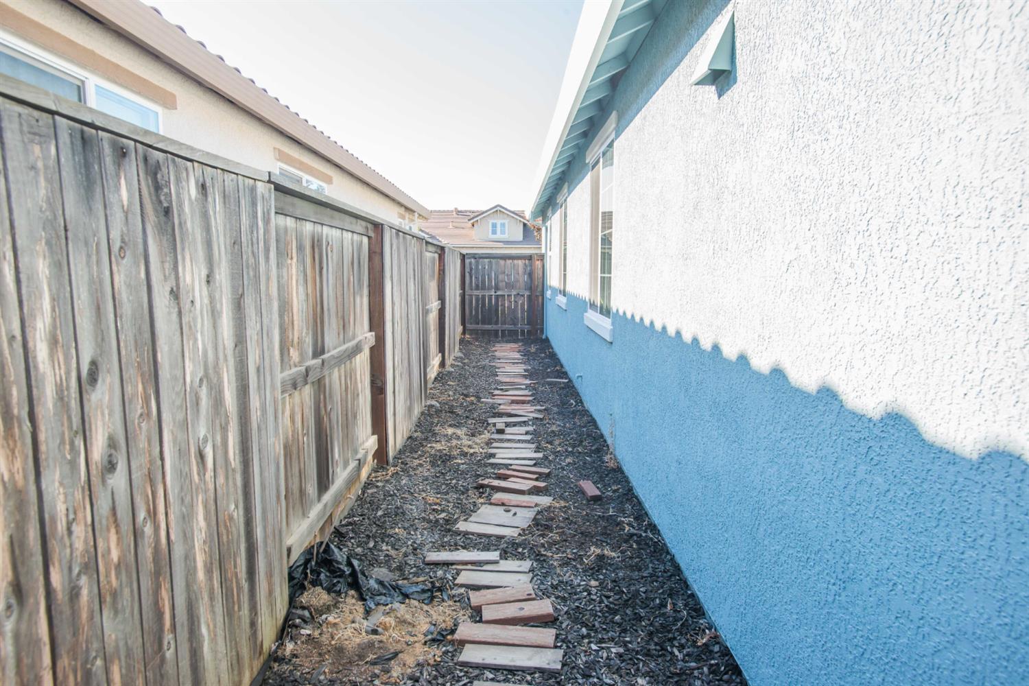 Detail Gallery Image 36 of 47 For 9916 Bluefin Way, Elk Grove,  CA 95757 - 4 Beds | 2 Baths