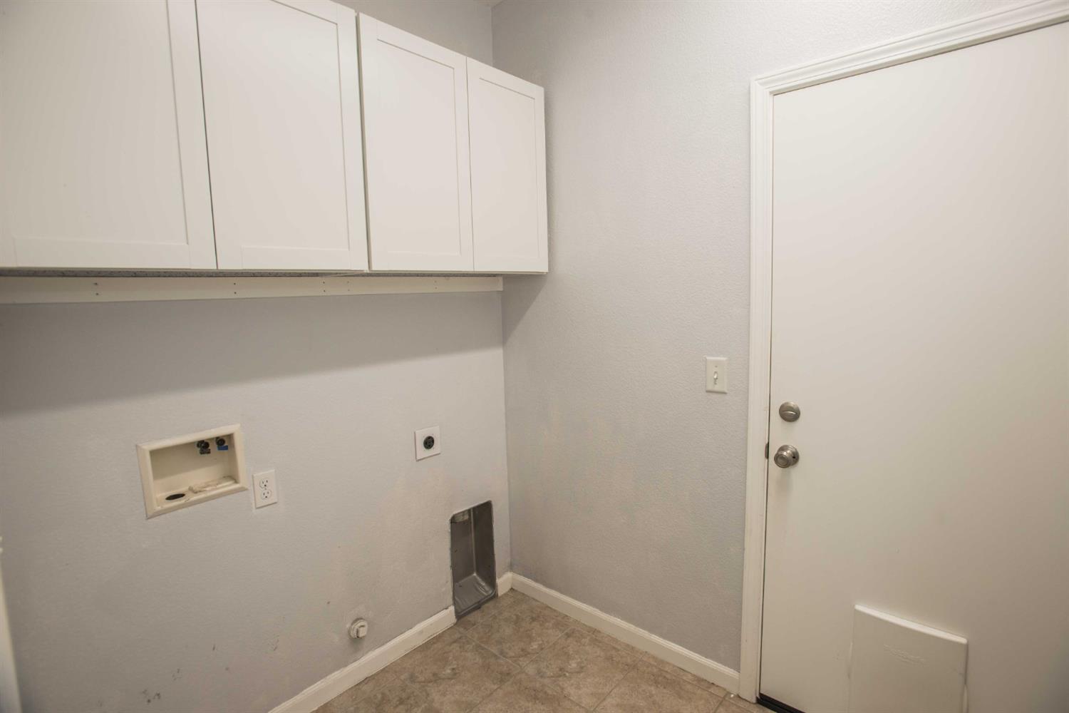 Detail Gallery Image 32 of 47 For 9916 Bluefin Way, Elk Grove,  CA 95757 - 4 Beds | 2 Baths