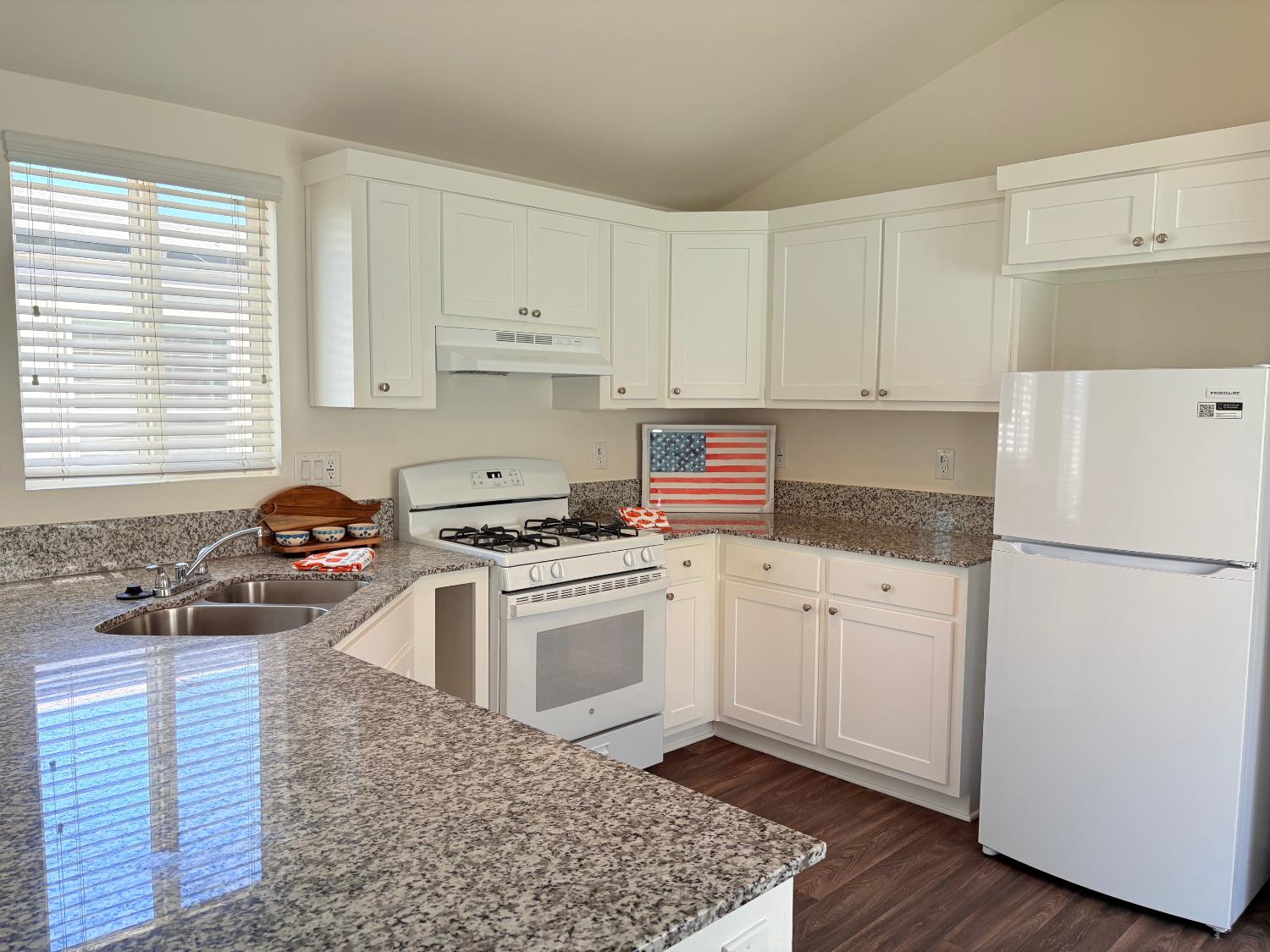 Detail Gallery Image 1 of 14 For 143 Louise Ln, Davis,  CA 95677 - 2 Beds | 2 Baths