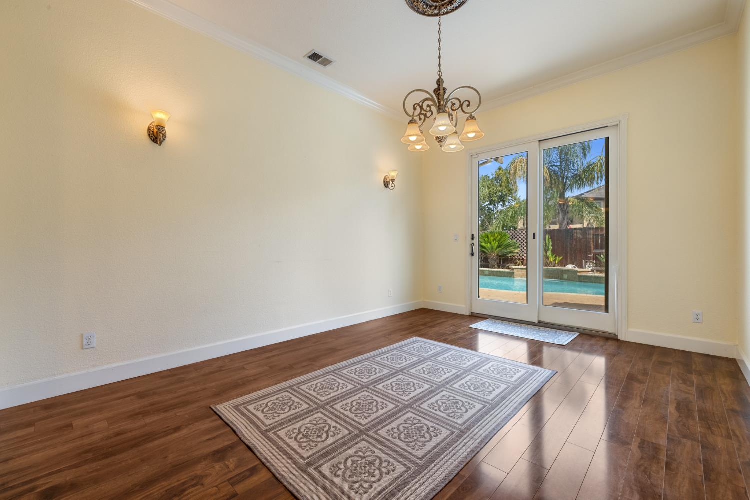 Detail Gallery Image 14 of 28 For 3501 Valley Oak Dr, Ceres,  CA 95307 - 4 Beds | 2/1 Baths