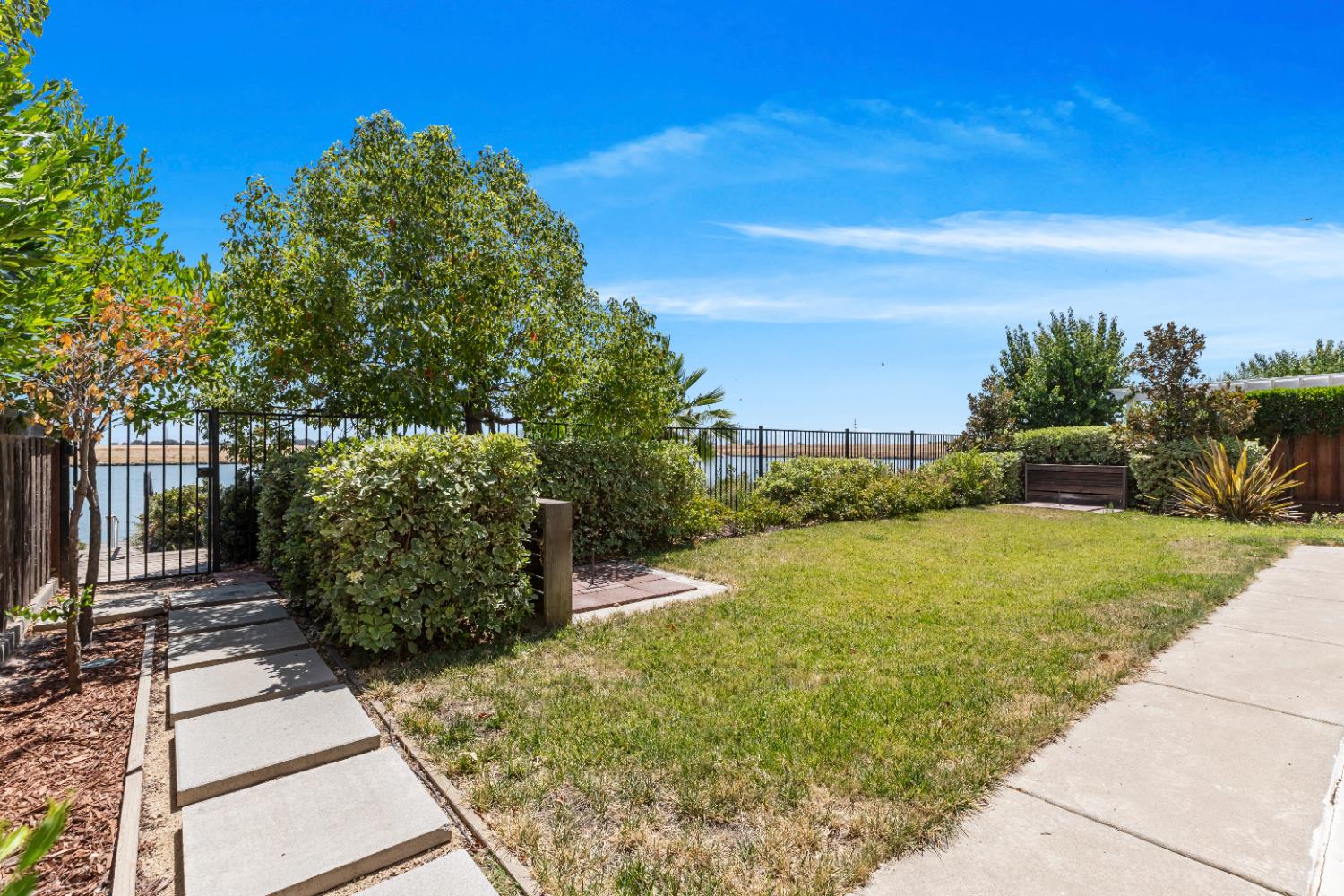 Detail Gallery Image 42 of 58 For 1622 Locksley Dr, Lathrop,  CA 95330 - 4 Beds | 3 Baths