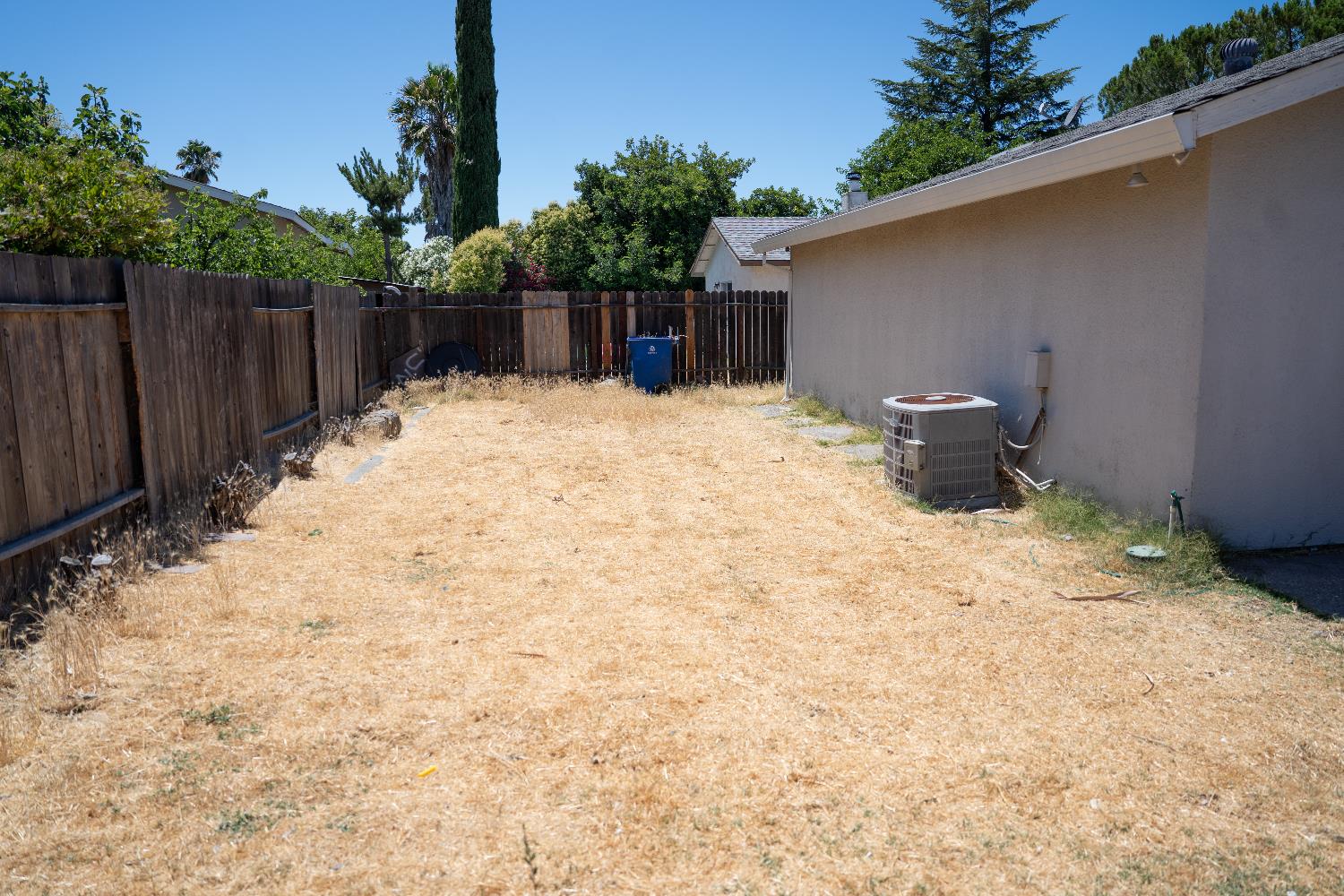 Detail Gallery Image 36 of 46 For 4370 Armadale Way, Sacramento,  CA 95823 - 3 Beds | 2 Baths