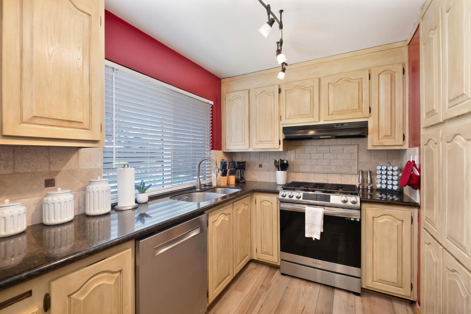 Detail Gallery Image 14 of 36 For 4209 Jump Ct, Sacramento,  CA 95826 - 5 Beds | 3 Baths
