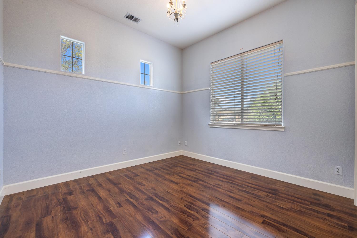 Detail Gallery Image 8 of 28 For 3501 Valley Oak Dr, Ceres,  CA 95307 - 4 Beds | 2/1 Baths