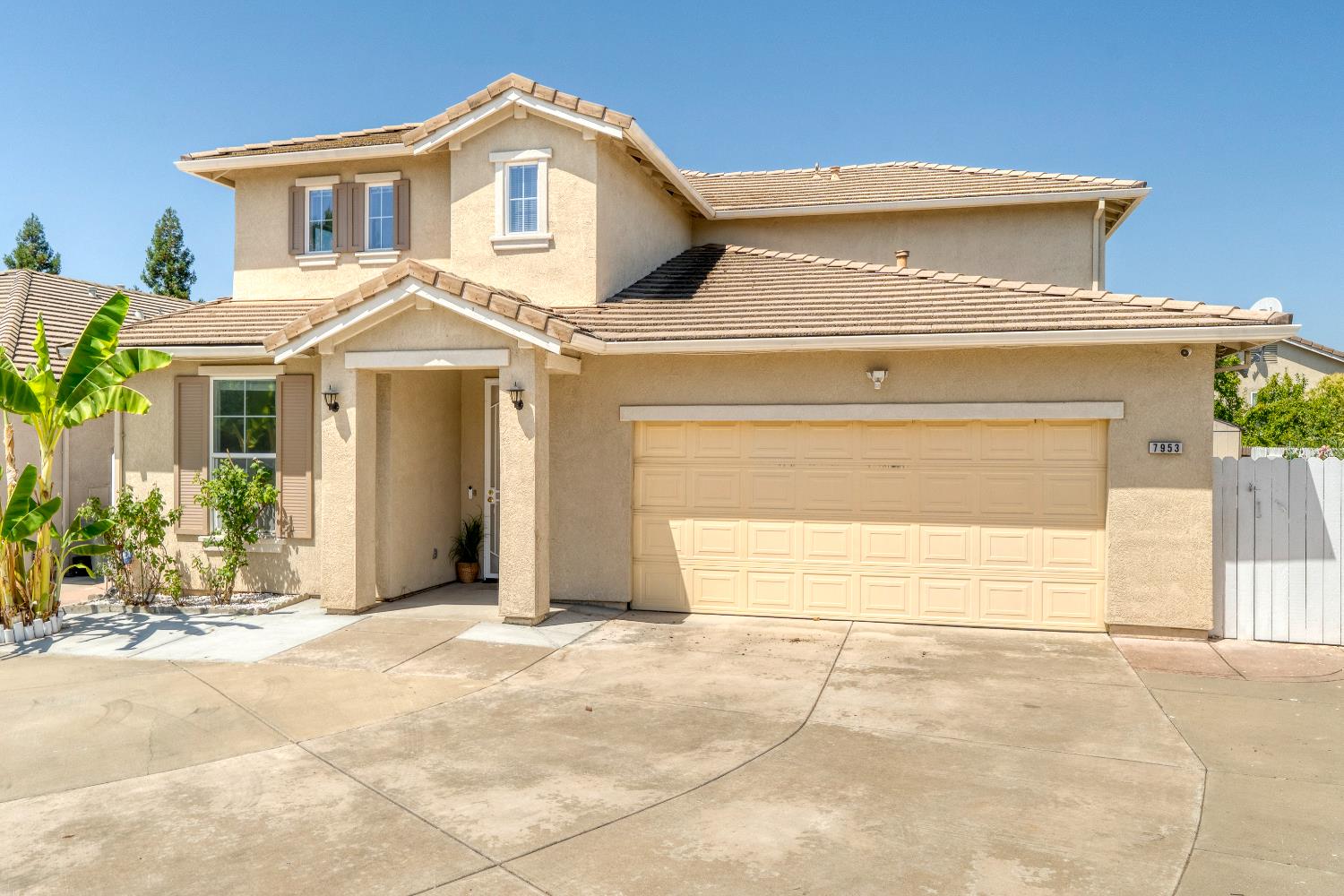 Detail Gallery Image 2 of 32 For 7953 Pearl Drop Ct, Antelope,  CA 95843 - 6 Beds | 3 Baths