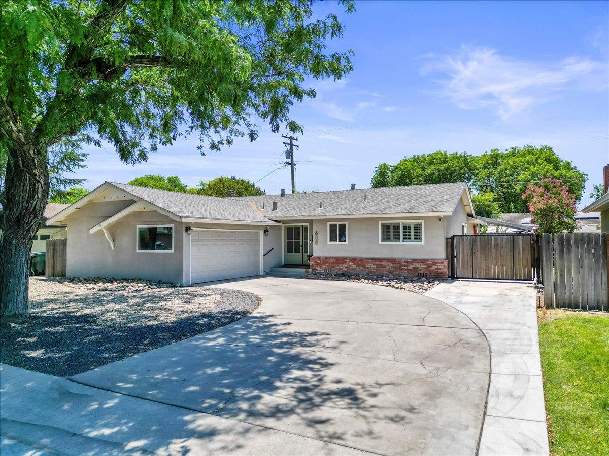 Detail Gallery Image 1 of 27 For 608 Nome Ave, Modesto,  CA 95350 - 3 Beds | 2 Baths
