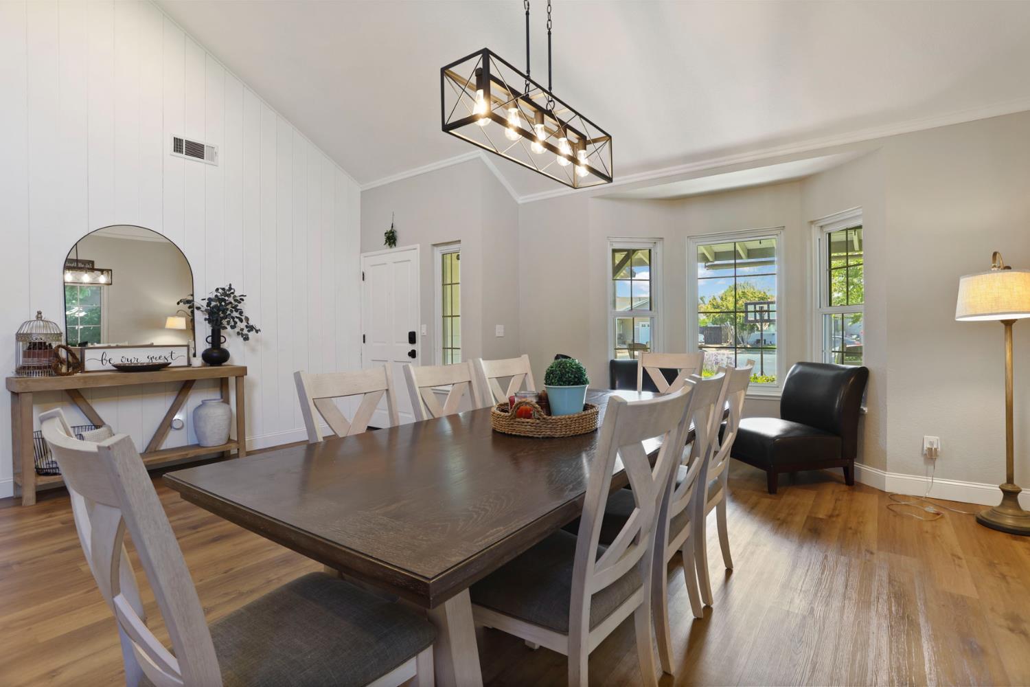 Detail Gallery Image 5 of 40 For 208 Palomar Dr, Lodi,  CA 95242 - 4 Beds | 3 Baths