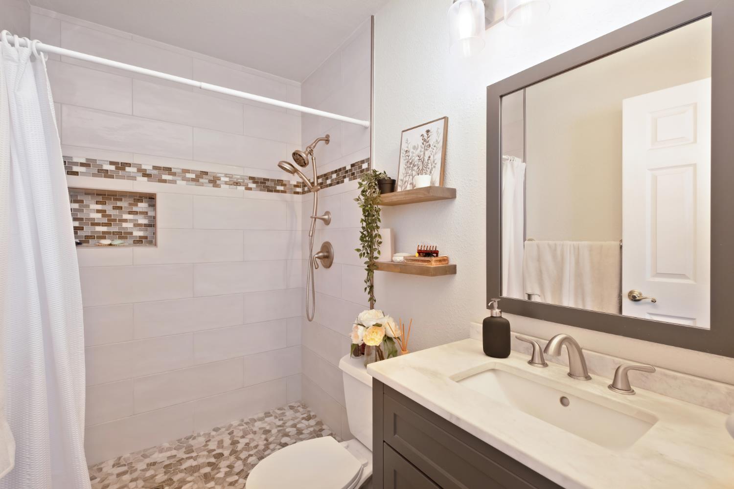 Detail Gallery Image 19 of 36 For 4209 Jump Ct, Sacramento,  CA 95826 - 5 Beds | 3 Baths
