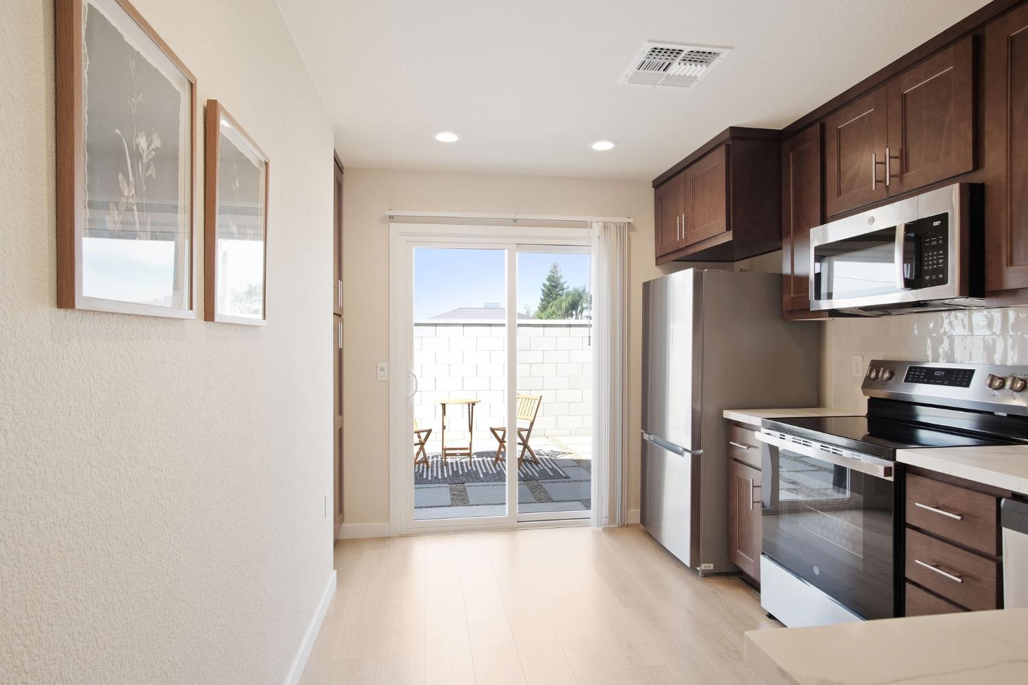 Detail Gallery Image 11 of 23 For 1222 Impression St, Turlock,  CA 95380 - 2 Beds | 2 Baths