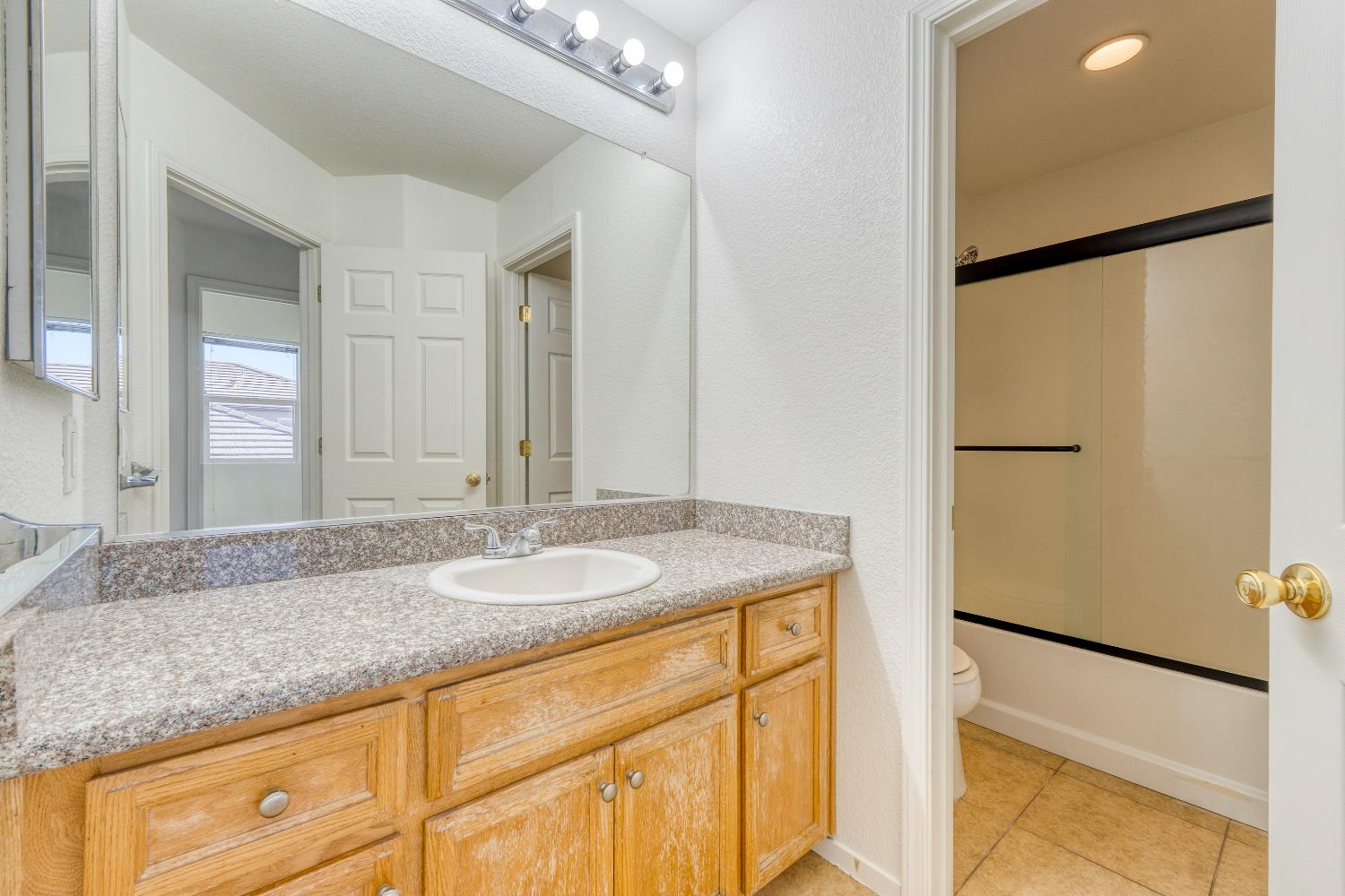 Detail Gallery Image 25 of 32 For 7953 Pearl Drop Ct, Antelope,  CA 95843 - 6 Beds | 3 Baths