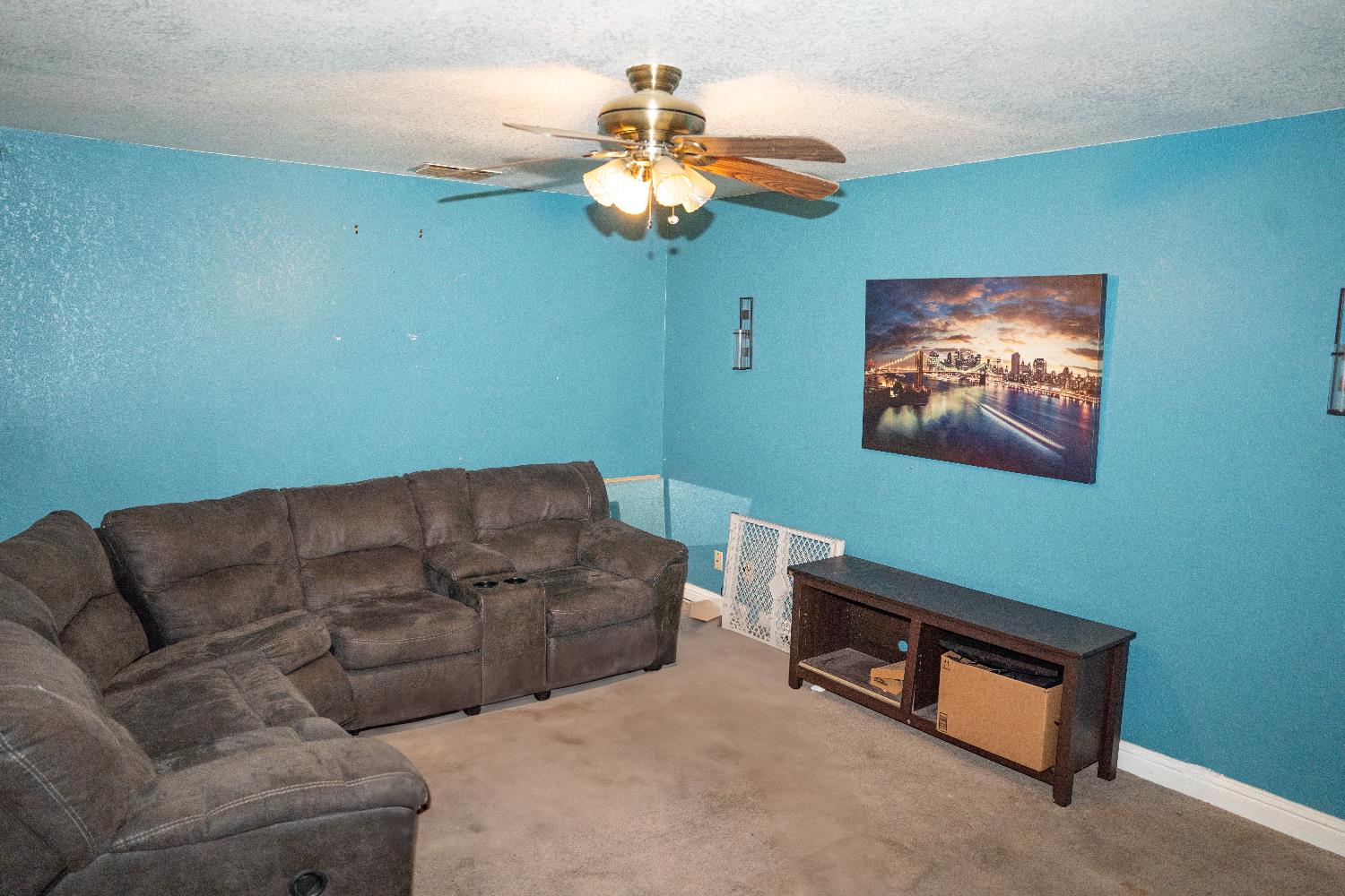 Detail Gallery Image 15 of 46 For 4370 Armadale Way, Sacramento,  CA 95823 - 3 Beds | 2 Baths