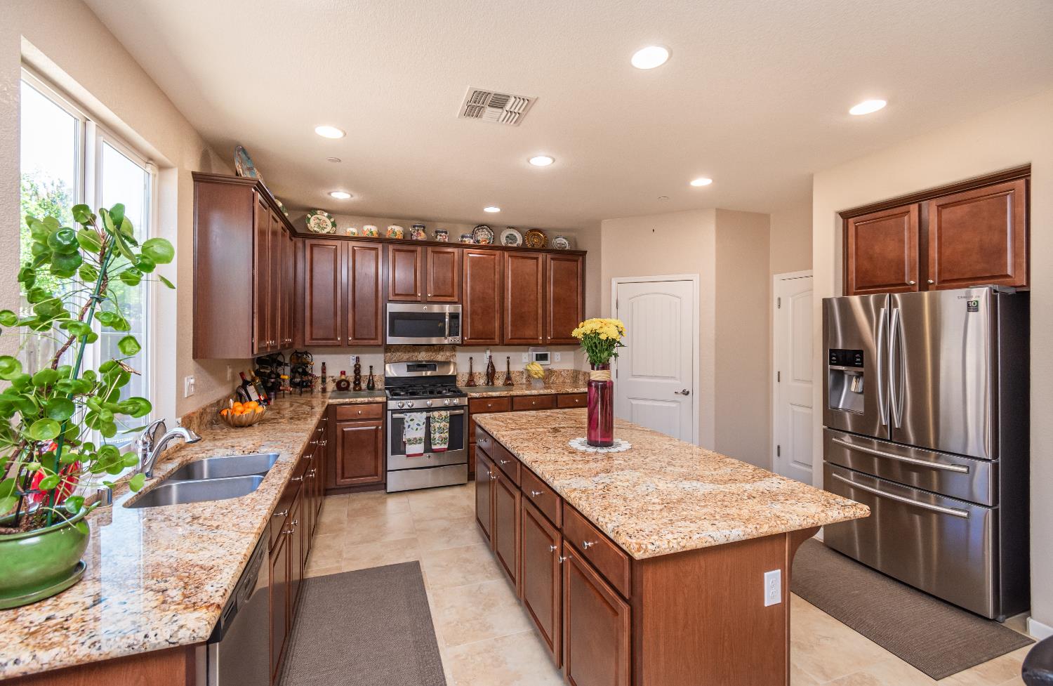 Detail Gallery Image 22 of 64 For 5394 Otter Pond Way, Rancho Cordova,  CA 95742 - 5 Beds | 3 Baths
