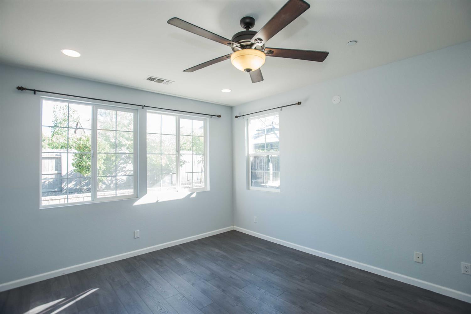 Detail Gallery Image 22 of 47 For 9916 Bluefin Way, Elk Grove,  CA 95757 - 4 Beds | 2 Baths