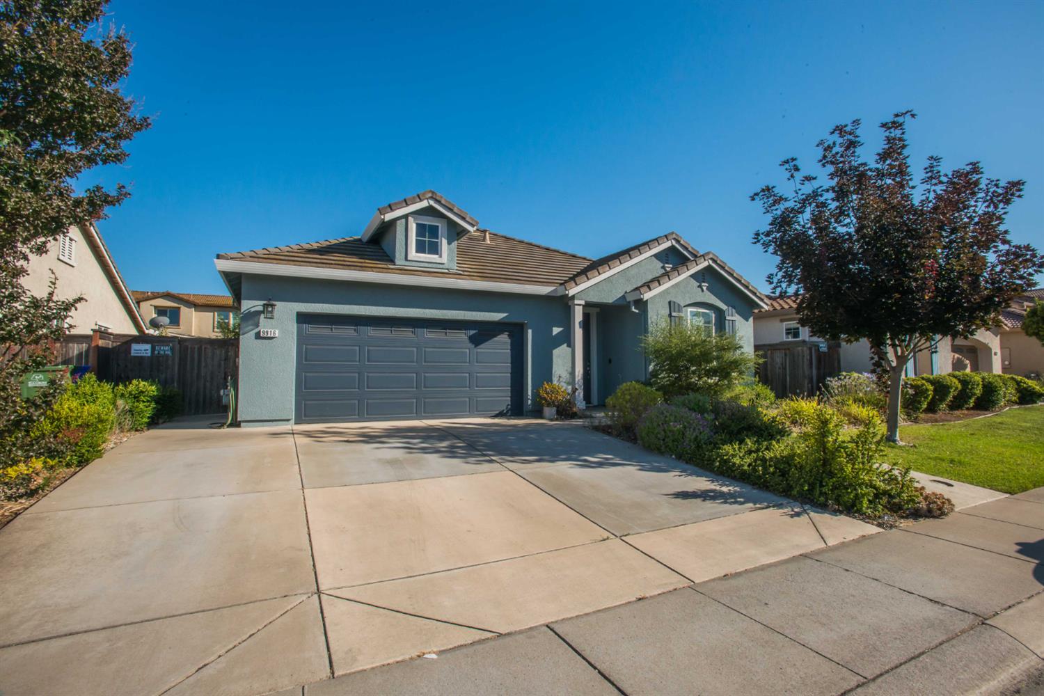 Detail Gallery Image 3 of 47 For 9916 Bluefin Way, Elk Grove,  CA 95757 - 4 Beds | 2 Baths