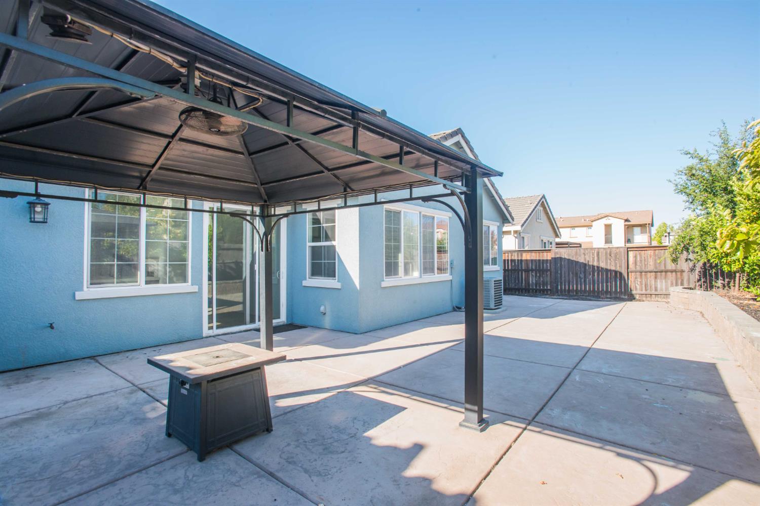 Detail Gallery Image 38 of 47 For 9916 Bluefin Way, Elk Grove,  CA 95757 - 4 Beds | 2 Baths