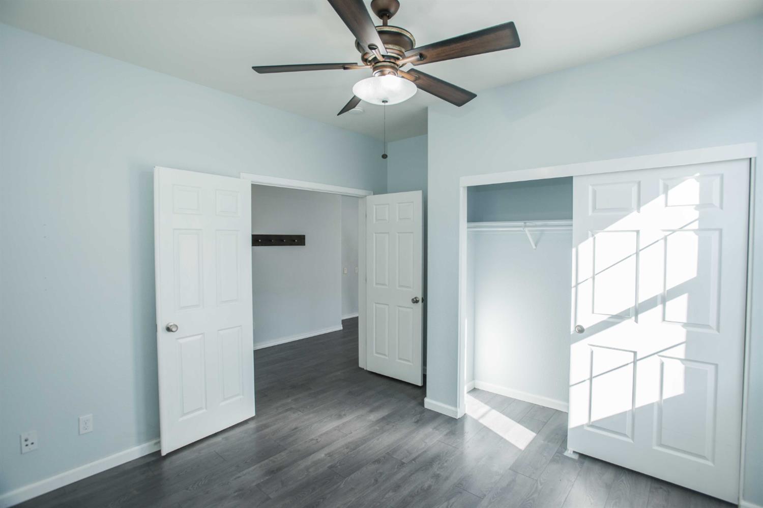 Detail Gallery Image 7 of 47 For 9916 Bluefin Way, Elk Grove,  CA 95757 - 4 Beds | 2 Baths