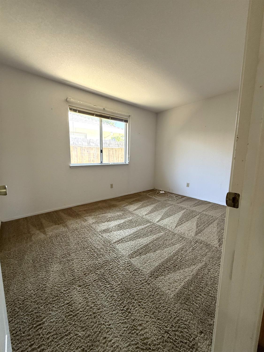 Detail Gallery Image 9 of 20 For 1517 Burgundy, Lodi,  CA 95242 - 3 Beds | 2 Baths