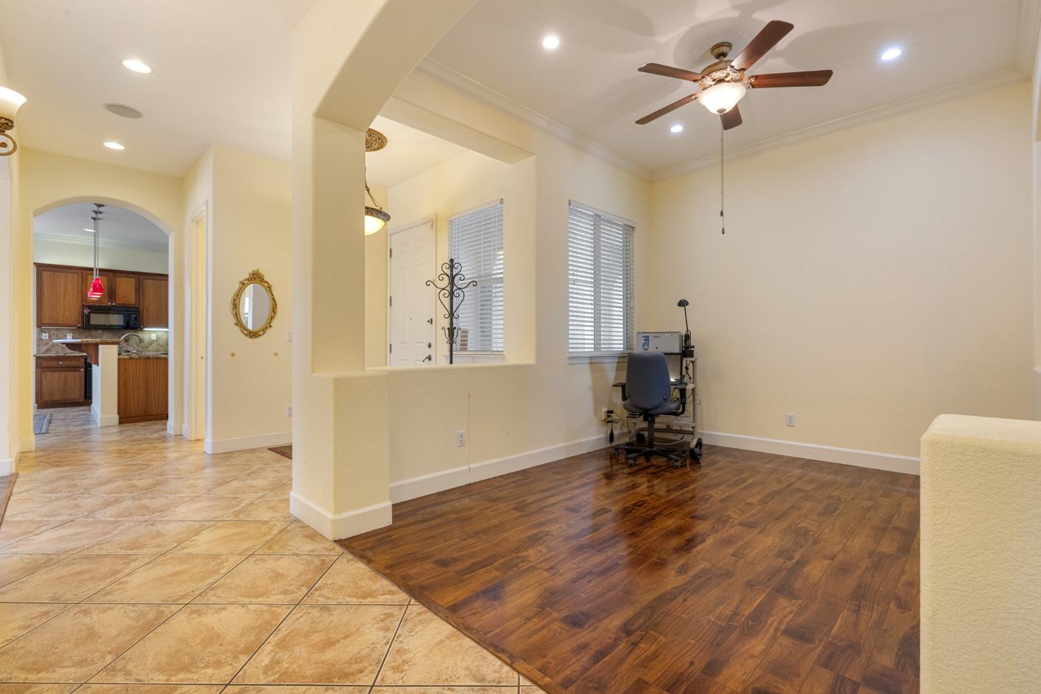 Detail Gallery Image 4 of 28 For 3501 Valley Oak Dr, Ceres,  CA 95307 - 4 Beds | 2/1 Baths