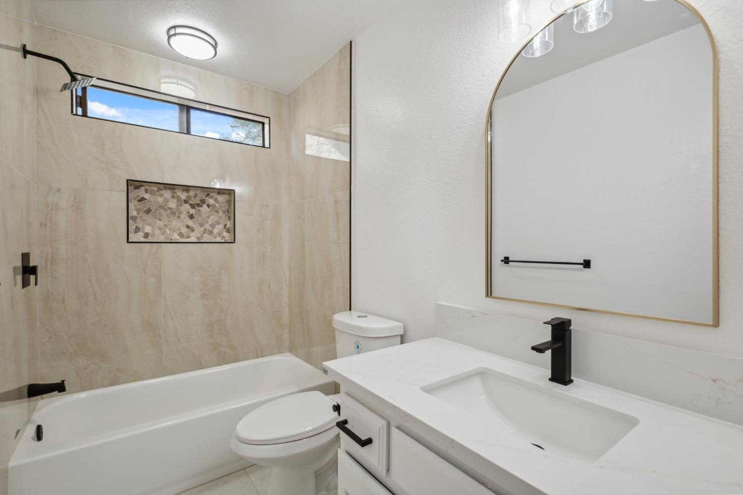 Detail Gallery Image 4 of 43 For 1613 Pantaleo Dr, Modesto,  CA 95355 - 3 Beds | 2 Baths