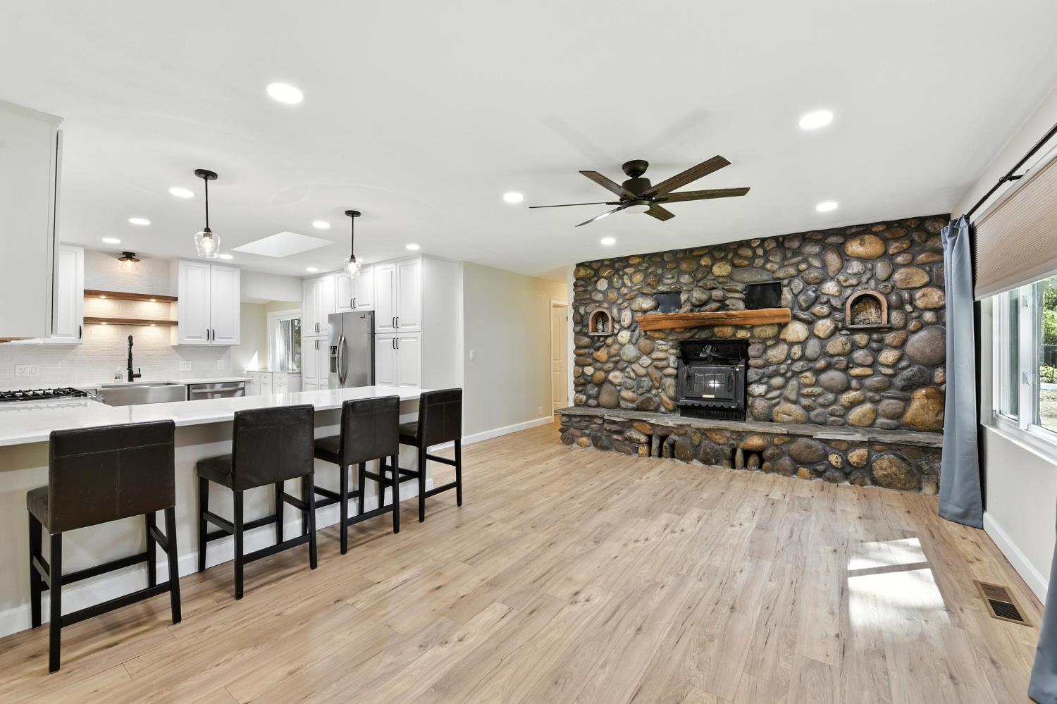 Detail Gallery Image 6 of 45 For 6143 Dolly Varden Ln, Pollock Pines,  CA 95726 - 3 Beds | 2/1 Baths
