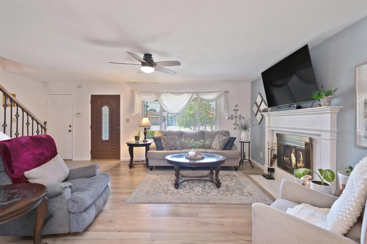 Detail Gallery Image 8 of 36 For 4209 Jump Ct, Sacramento,  CA 95826 - 5 Beds | 3 Baths