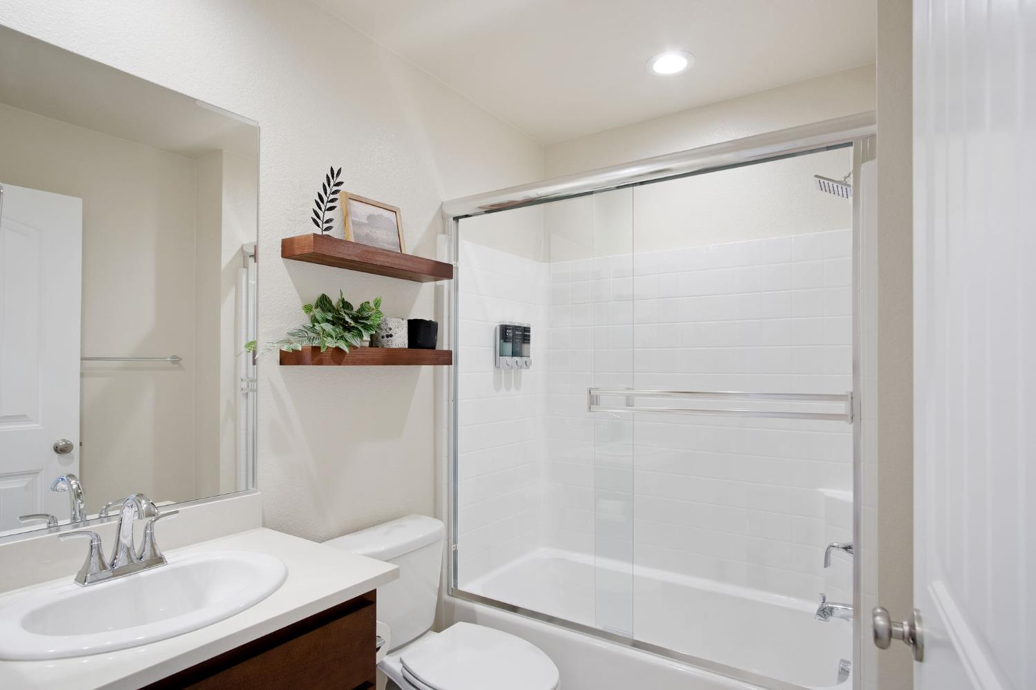 Detail Gallery Image 5 of 23 For 1222 Impression St, Turlock,  CA 95380 - 2 Beds | 2 Baths