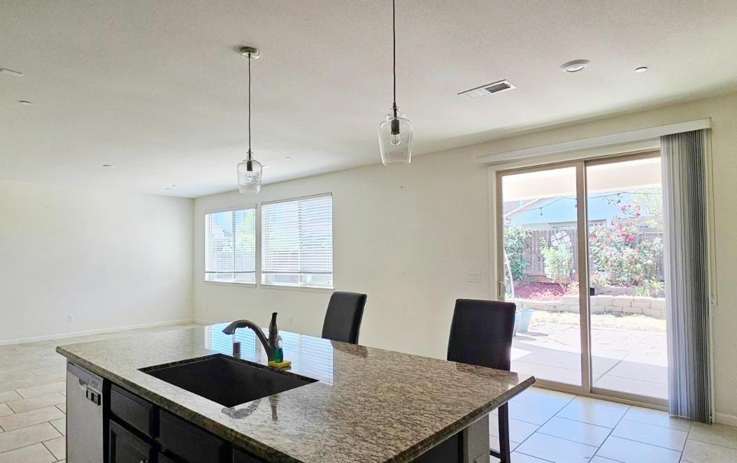 Detail Gallery Image 5 of 21 For 12586 Solsberry Way, Rancho Cordova,  CA 95742 - 4 Beds | 3 Baths