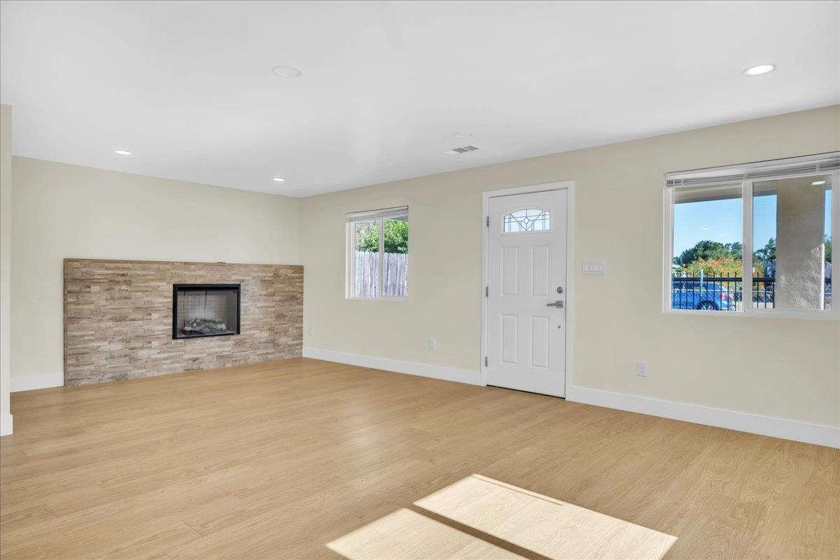 Detail Gallery Image 5 of 36 For 3125 Gladys Ave, West Sacramento,  CA 95691 - 2 Beds | 3/1 Baths