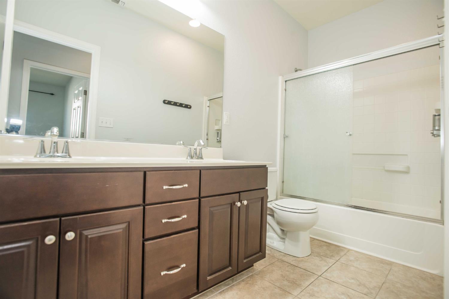 Detail Gallery Image 29 of 47 For 9916 Bluefin Way, Elk Grove,  CA 95757 - 4 Beds | 2 Baths