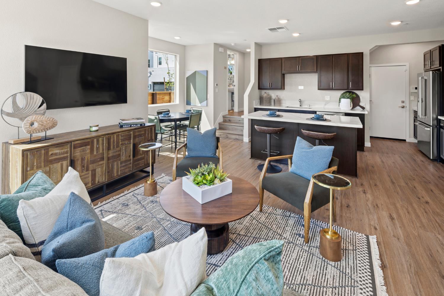 Detail Gallery Image 8 of 34 For 2037 Odin Walk, Sacramento,  CA 95835 - 3 Beds | 2/1 Baths
