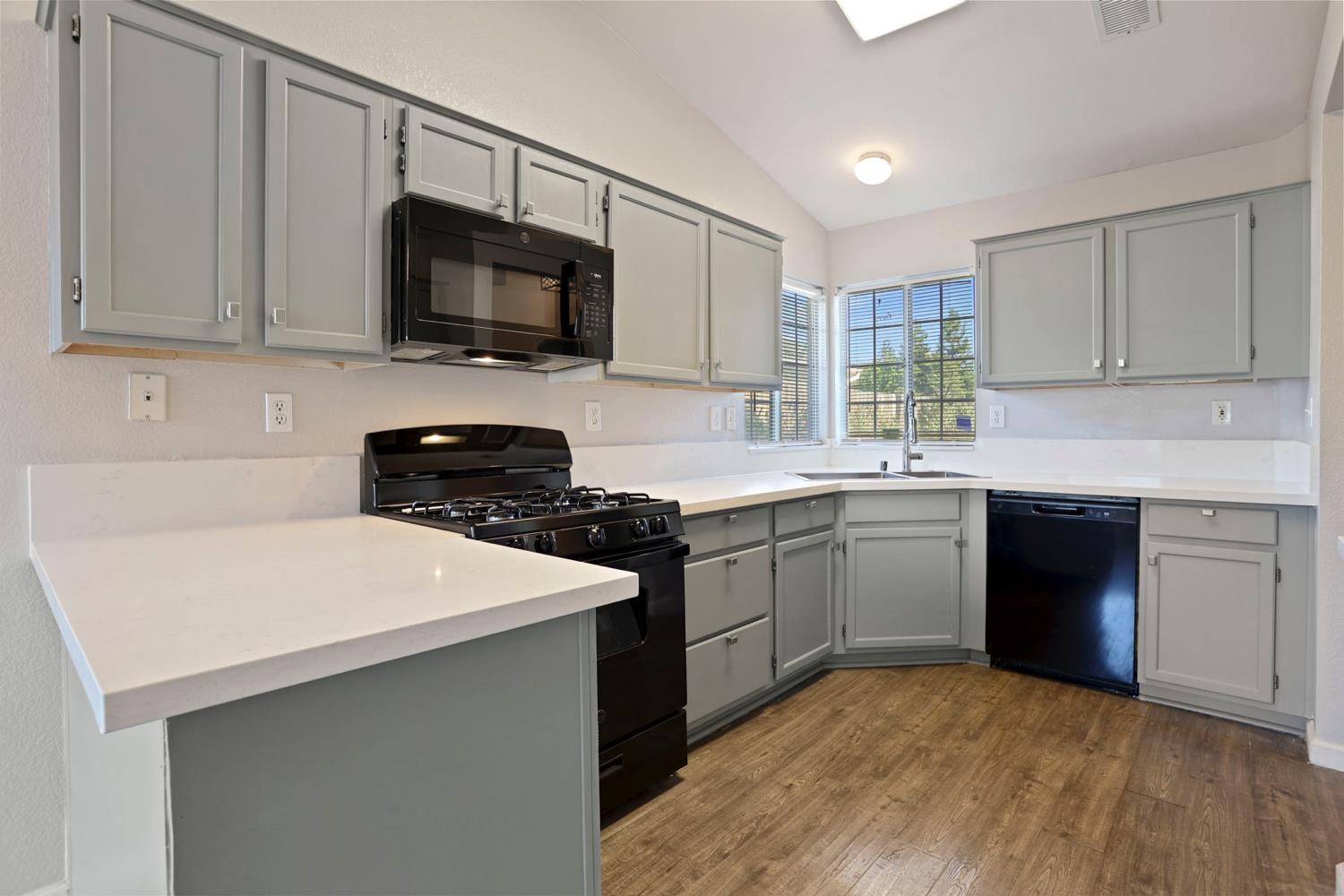 Detail Gallery Image 9 of 30 For 808 Marsh Creek Dr, Sacramento,  CA 95838 - 3 Beds | 2 Baths