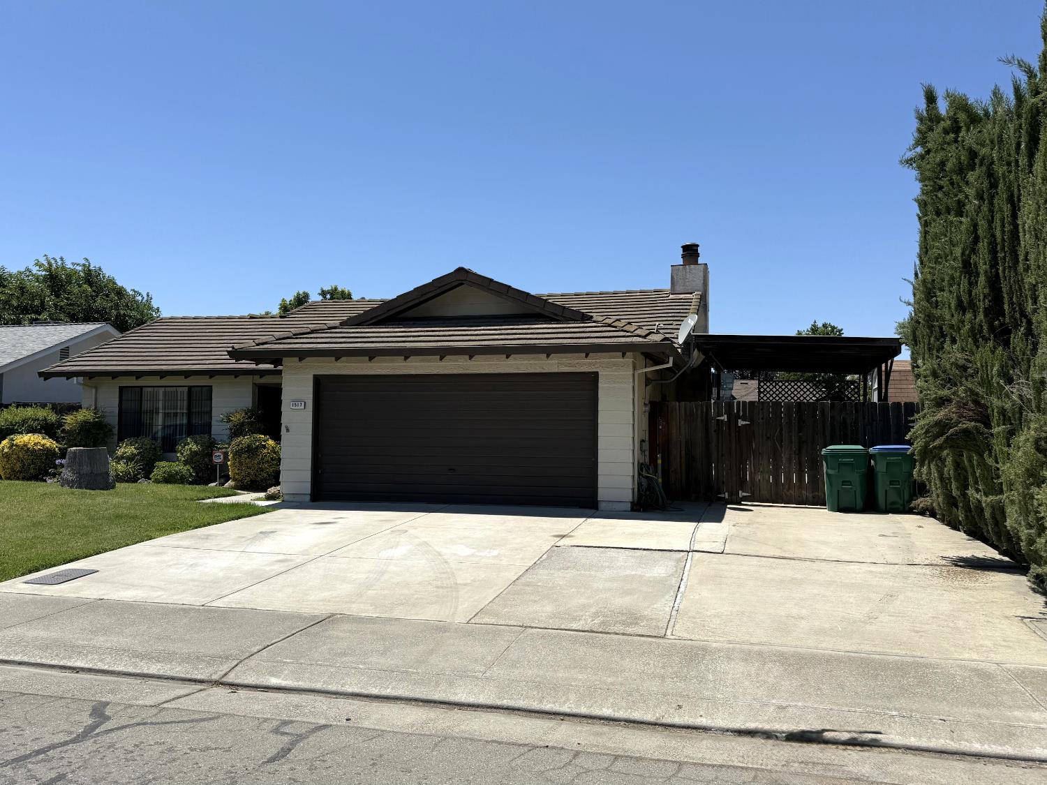 Detail Gallery Image 2 of 20 For 1517 Burgundy, Lodi,  CA 95242 - 3 Beds | 2 Baths