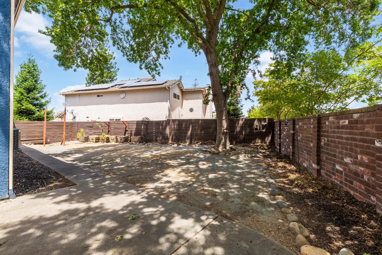 Detail Gallery Image 37 of 40 For 8932 Gemwood Way, Elk Grove,  CA 95758 - 3 Beds | 2/1 Baths