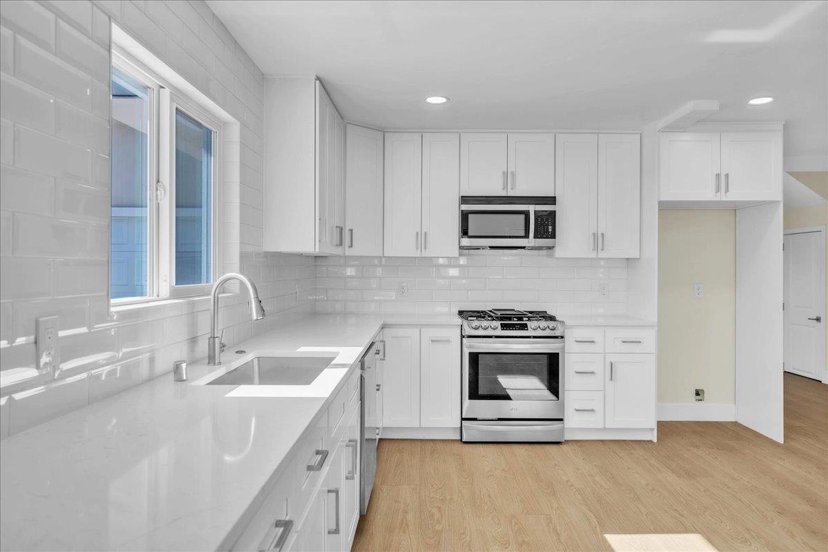 Detail Gallery Image 9 of 36 For 3125 Gladys Ave, West Sacramento,  CA 95691 - 2 Beds | 3/1 Baths